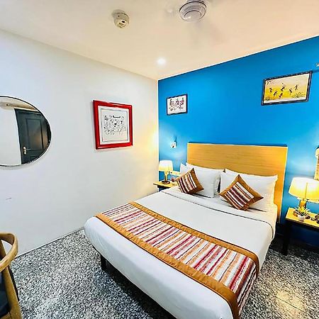 Hotel Golden Saffron By Qotel-Punjabi Bagh Нью-Дели Экстерьер фото