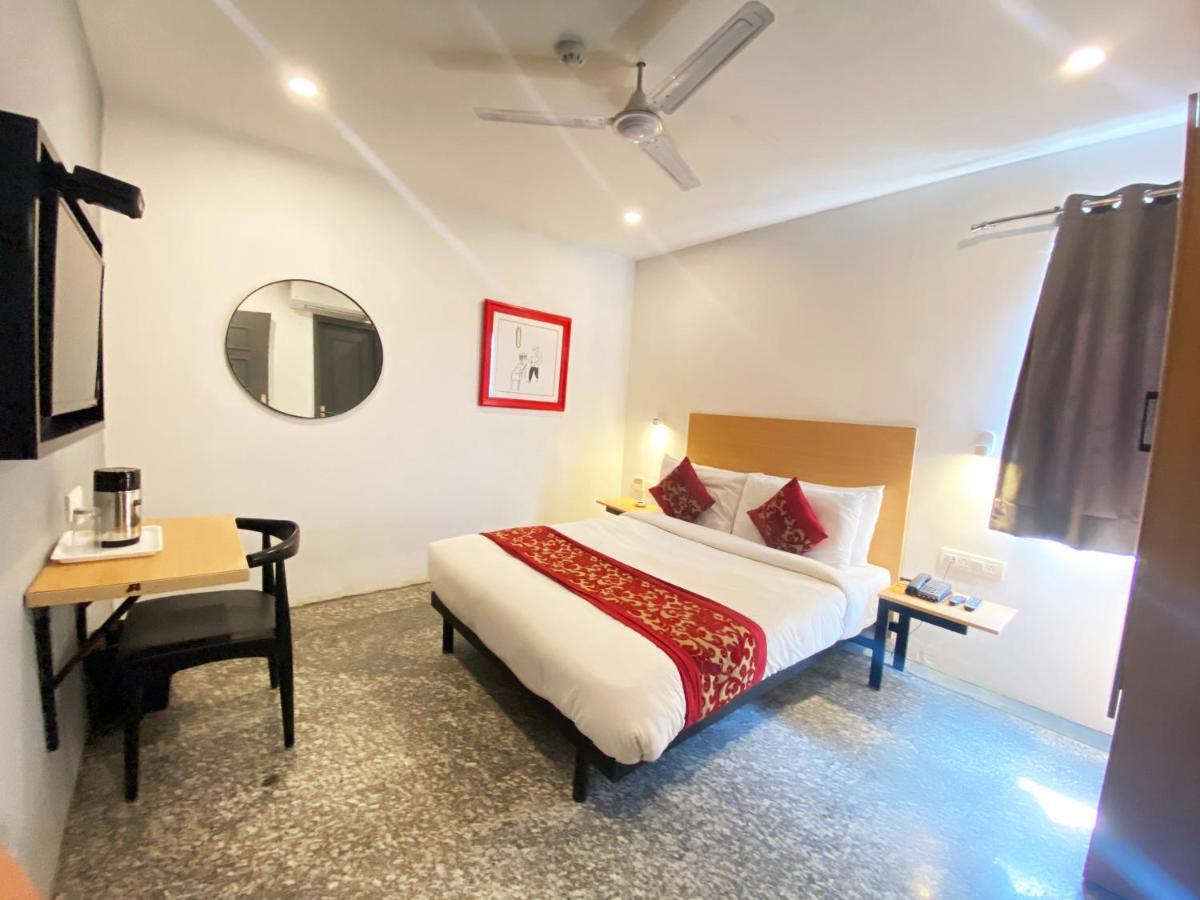 Hotel Golden Saffron By Qotel-Punjabi Bagh Нью-Дели Экстерьер фото