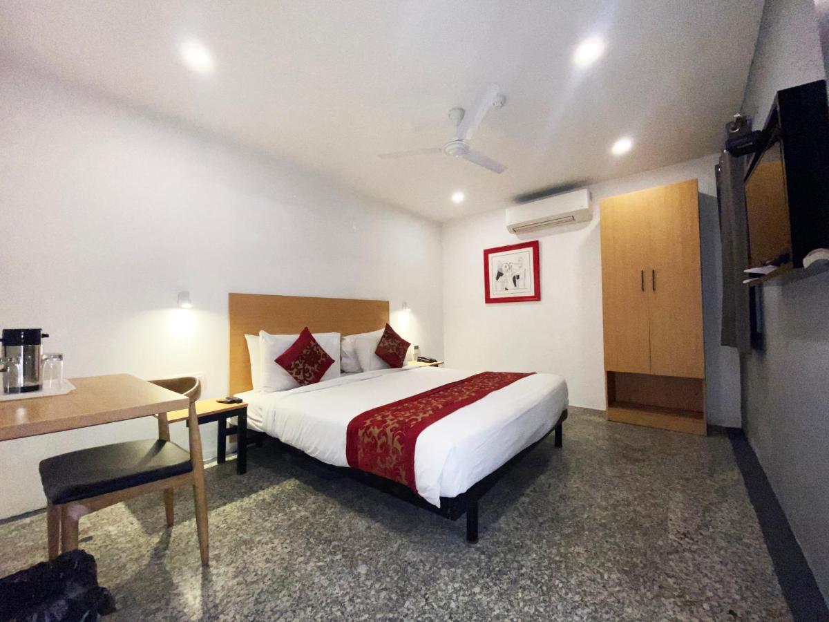 Hotel Golden Saffron By Qotel-Punjabi Bagh Нью-Дели Экстерьер фото