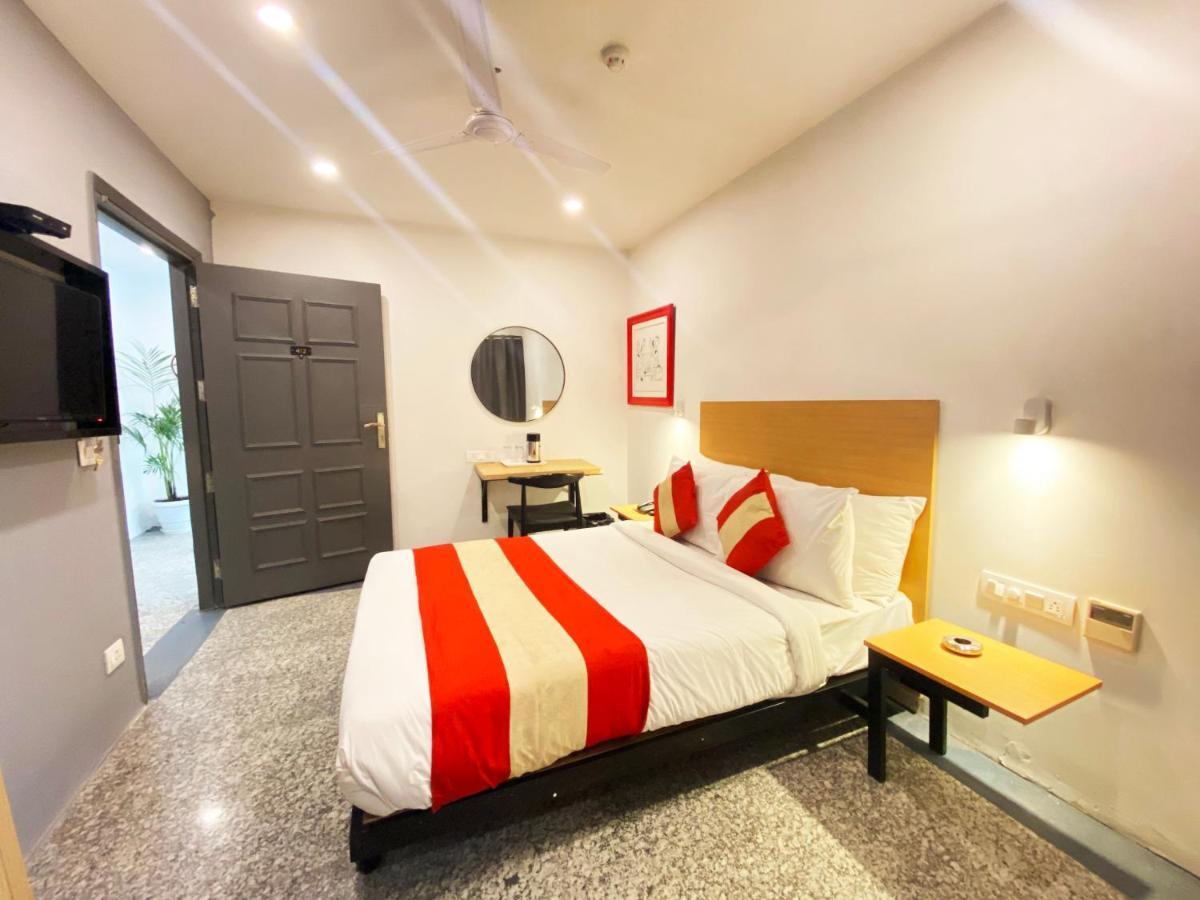 Hotel Golden Saffron By Qotel-Punjabi Bagh Нью-Дели Экстерьер фото