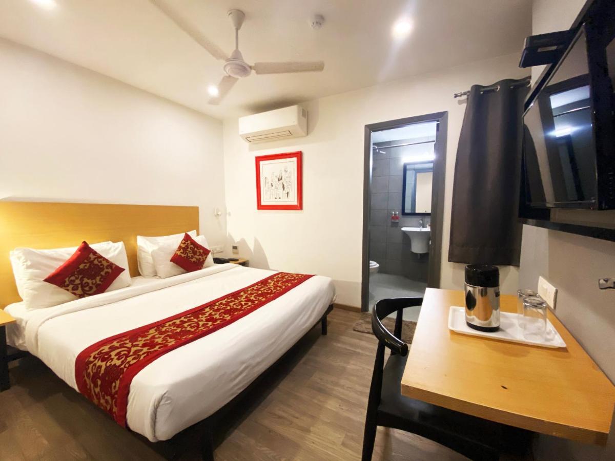 Hotel Golden Saffron By Qotel-Punjabi Bagh Нью-Дели Экстерьер фото