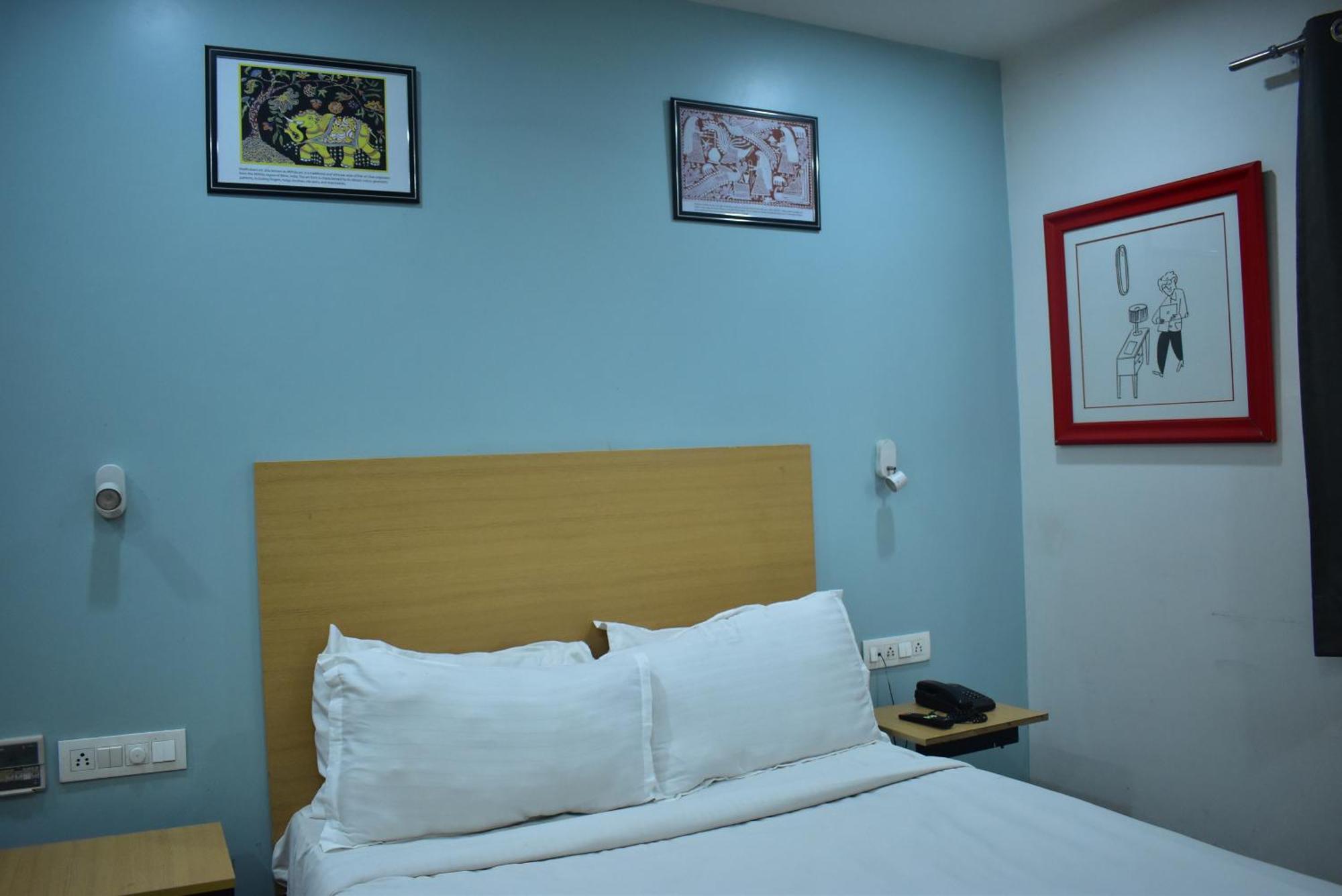 Hotel Golden Saffron By Qotel-Punjabi Bagh Нью-Дели Экстерьер фото