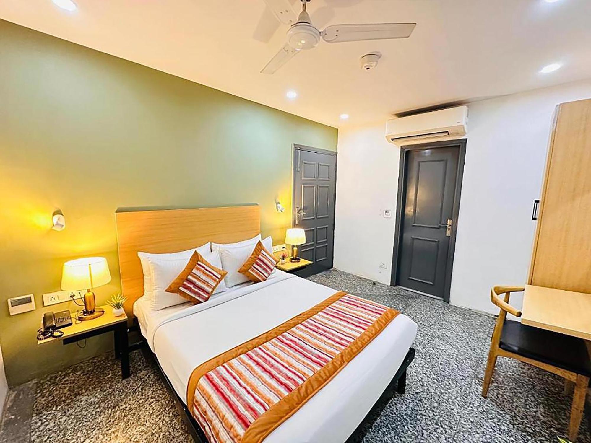 Hotel Golden Saffron By Qotel-Punjabi Bagh Нью-Дели Экстерьер фото